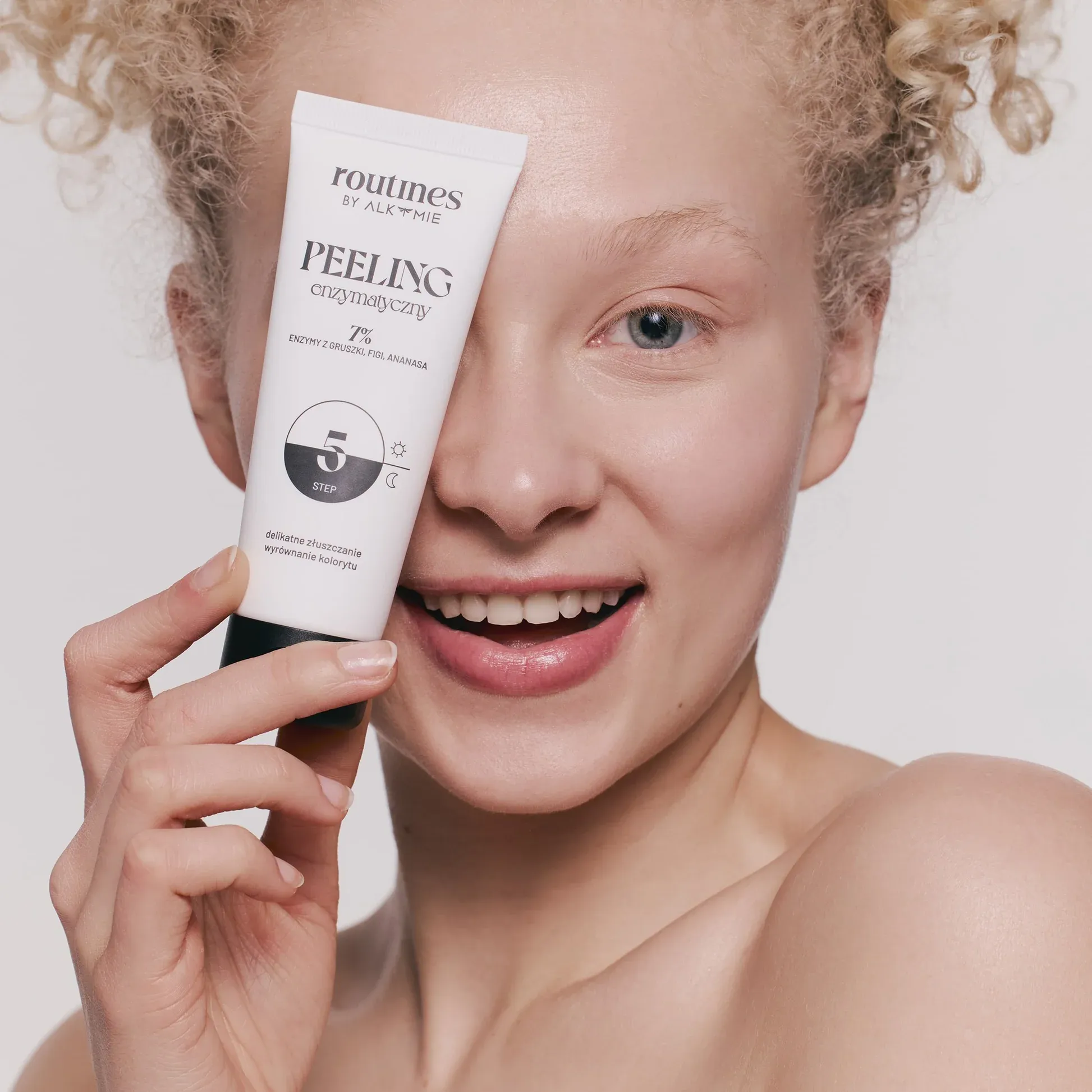 Routines STEP 5 enzymatisk peeling med pære, fiken og ananas dame