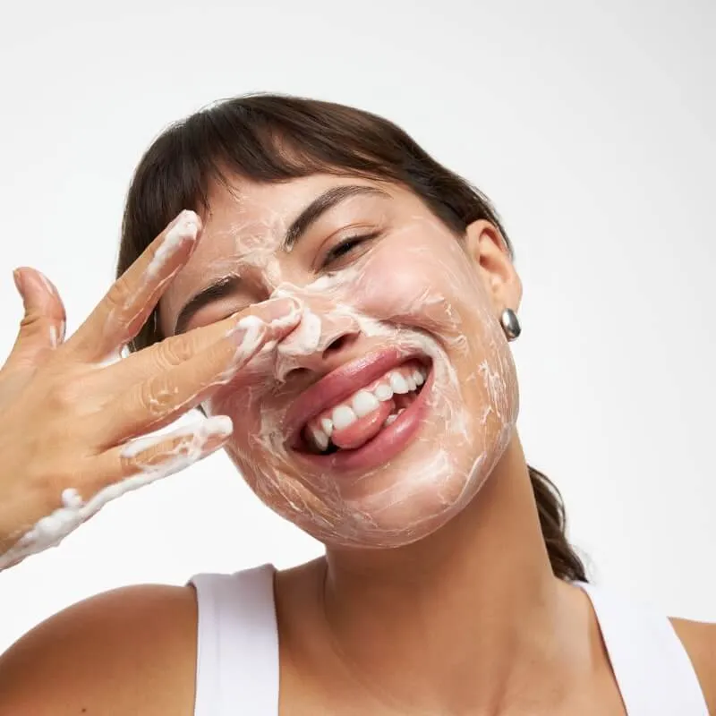 Routines STEP 1 sminkefjerner smør – fjerner vannfast sminke og SPF dame