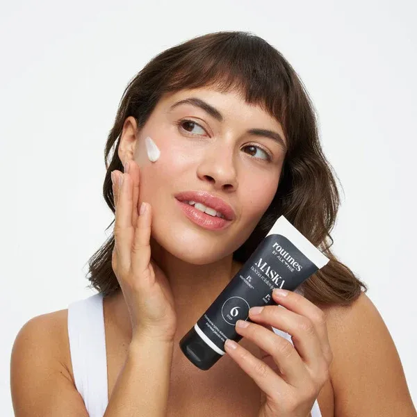 Routines STEP 6 avslappende nattmaske med GABA og Nightessence dame