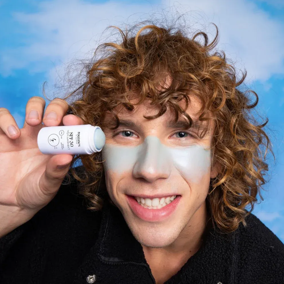 Routines Broad Spectrum SPF 50 stift blå – beskytter mot blått lys ansikt