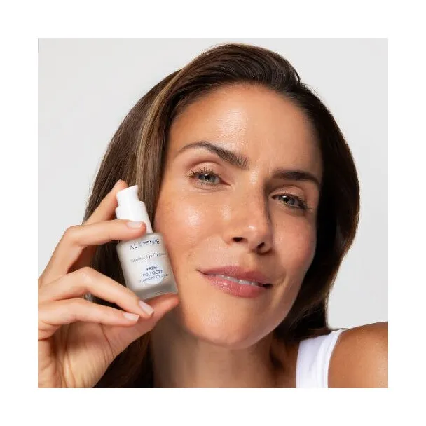 Timeless Eye Contour øyekrem fra Alkmie med lutein – reduserer rynker og mørke ringer dame
